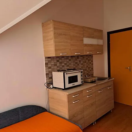 Kalman Imre Panzio 3*