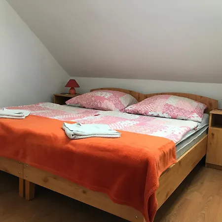 Kalman Imre Panzio 3*