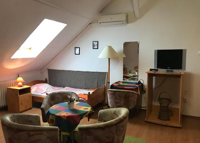 Kalman Imre Panzio B&B